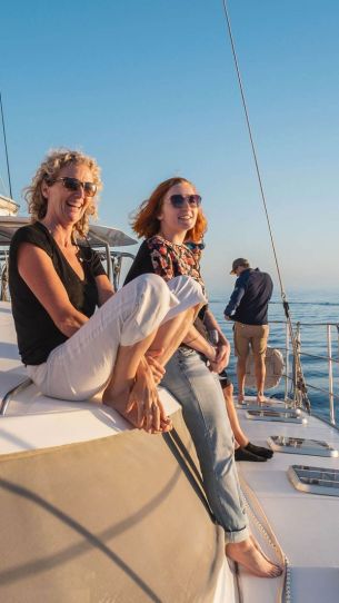 Mujeres en excursiones en catamarán Lanzarote