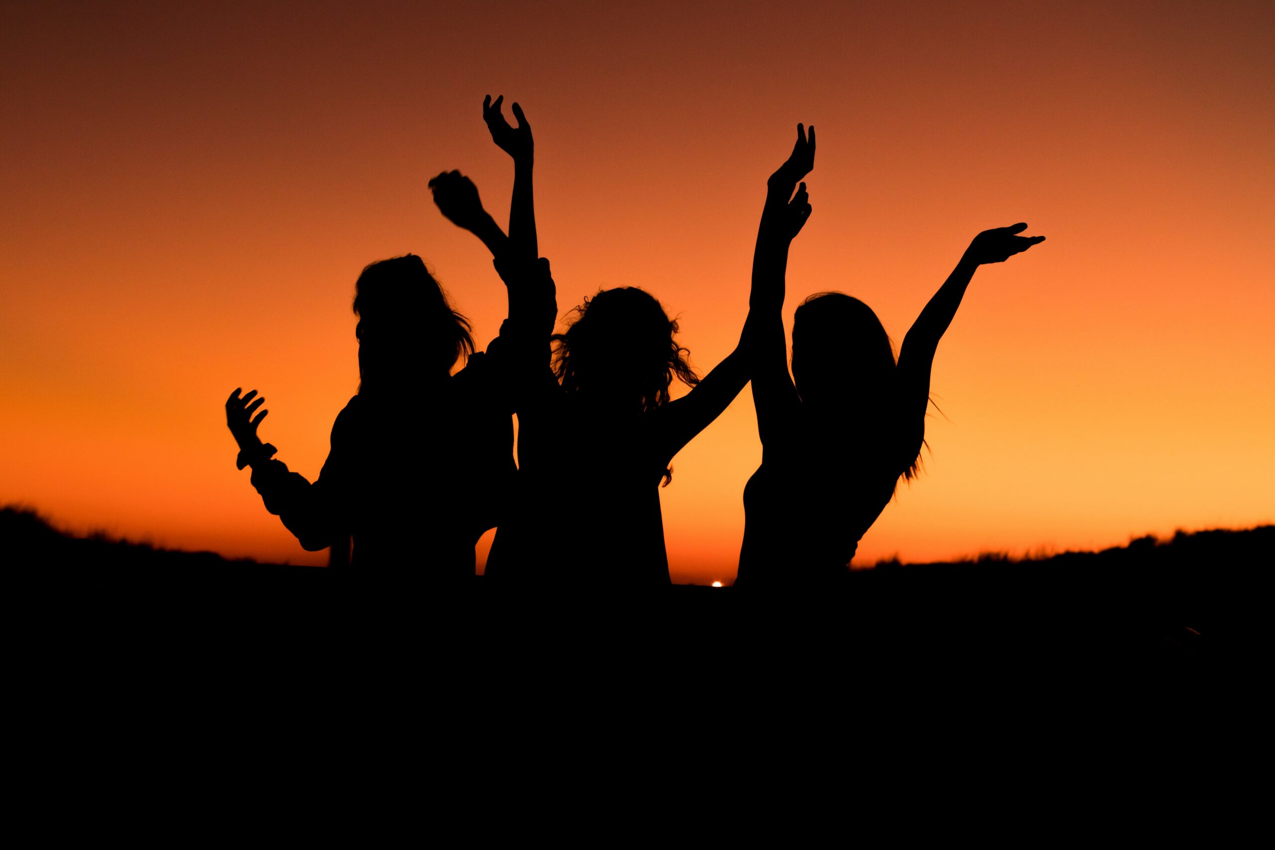 Chicas puesta de sol Lanzarote
